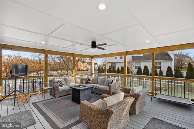 $790,000 | 35611 Hamlet Court, Round Hill, VA 20141