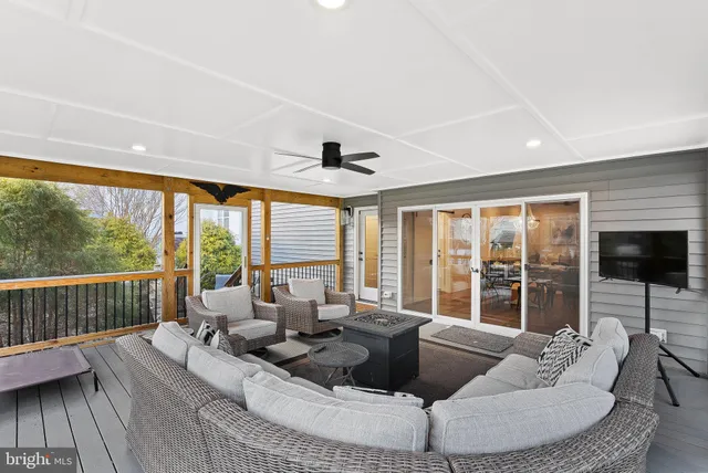 $790,000 | 35611 Hamlet Court, Round Hill, VA 20141