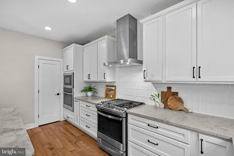 $790,000 | 35611 Hamlet Court, Round Hill, VA 20141