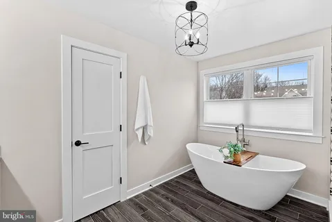 $790,000 | 35611 Hamlet Court, Round Hill, VA 20141