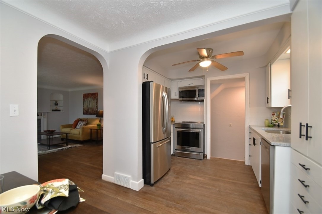 4105 Harwood Road Cleveland, OH 44121 - Photo 12 of 34