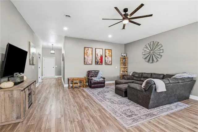 $525,000 | 8825 Northeast 312th Street, Cameron, MO 64429