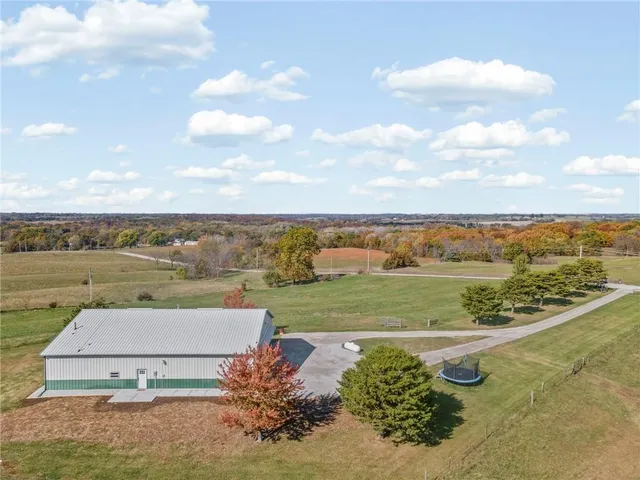 $525,000 | 8825 Northeast 312th Street, Cameron, MO 64429