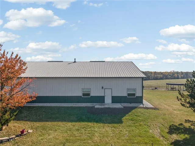 $525,000 | 8825 Northeast 312th Street, Cameron, MO 64429