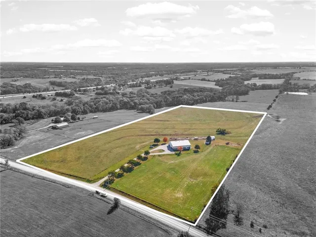 $525,000 | 8825 Northeast 312th Street, Cameron, MO 64429