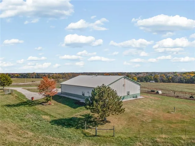 $525,000 | 8825 Northeast 312th Street, Cameron, MO 64429