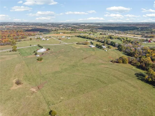 $525,000 | 8825 Northeast 312th Street, Cameron, MO 64429