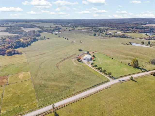 $525,000 | 8825 Northeast 312th Street, Cameron, MO 64429