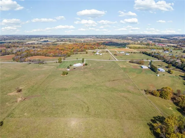 $525,000 | 8825 Northeast 312th Street, Cameron, MO 64429