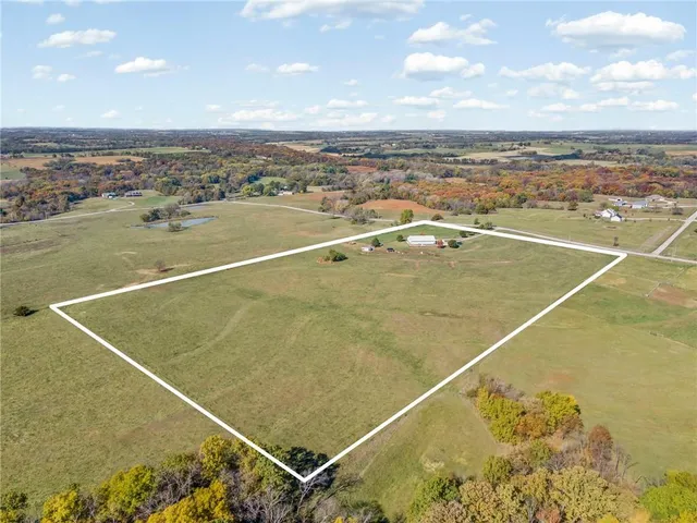 $525,000 | 8825 Northeast 312th Street, Cameron, MO 64429