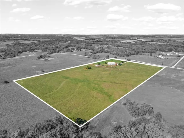 $525,000 | 8825 Northeast 312th Street, Cameron, MO 64429