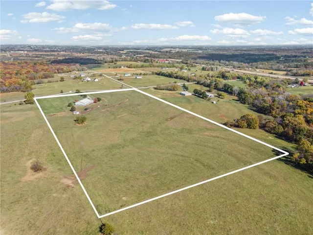 $525,000 | 8825 Northeast 312th Street, Cameron, MO 64429