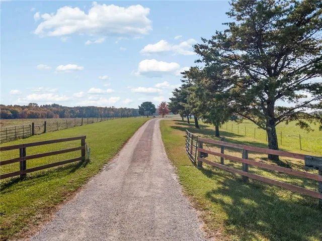 $525,000 | 8825 Northeast 312th Street, Cameron, MO 64429