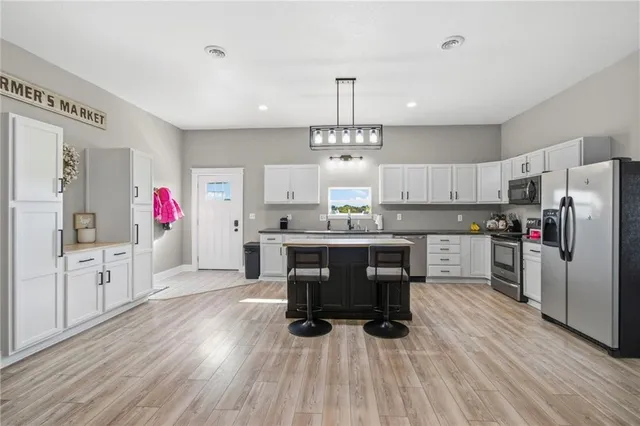 $525,000 | 8825 Northeast 312th Street, Cameron, MO 64429