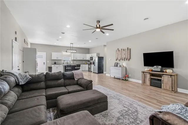 $525,000 | 8825 Northeast 312th Street, Cameron, MO 64429