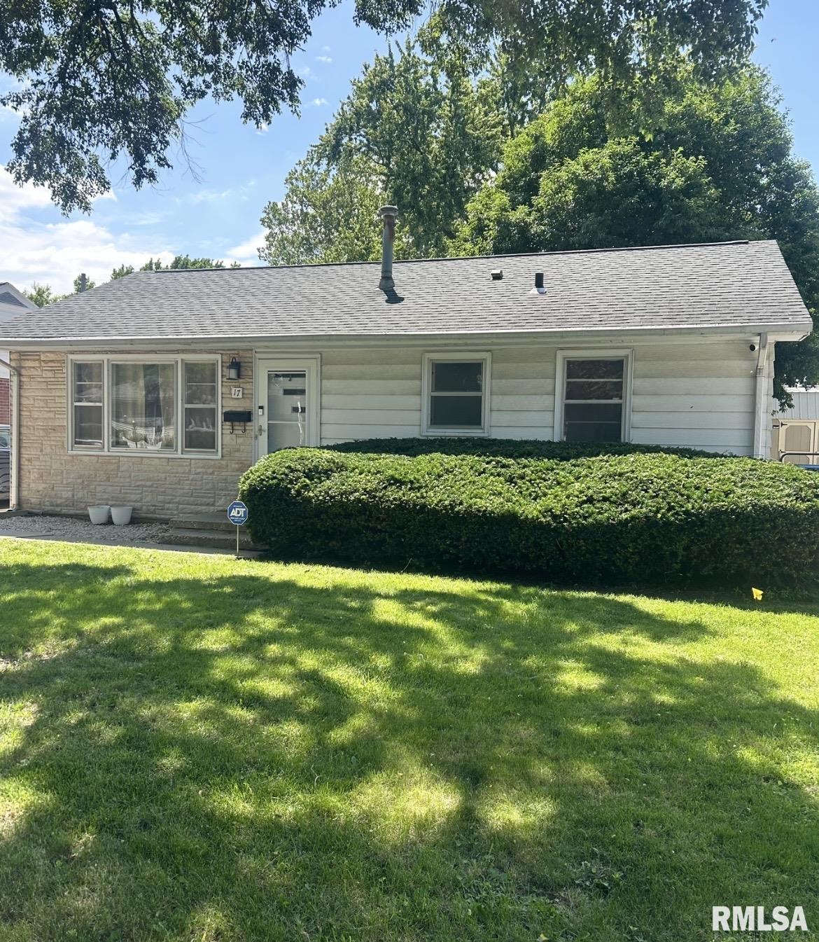17 Midland Court Springfield, IL 62702 - Photo 1 of 1