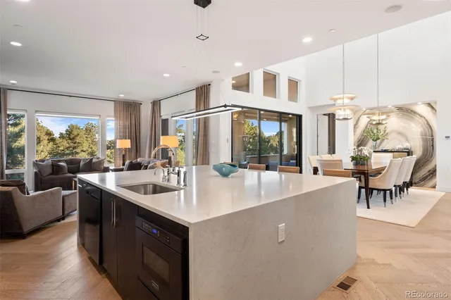 a large kitchen with kitchen island a large island in it