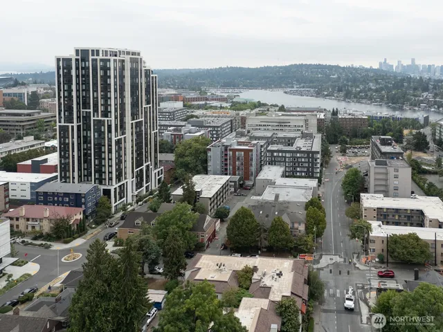 $799,950 | 1106 Northeast 42nd Street, Unit 19, Seattle, WA 98105