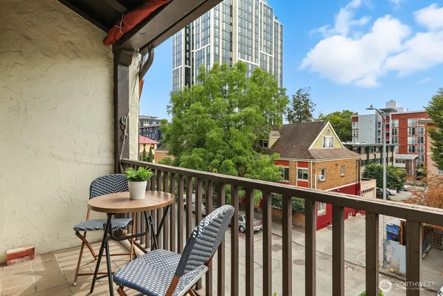 $799,950 | 1106 Northeast 42nd Street, Unit 19, Seattle, WA 98105