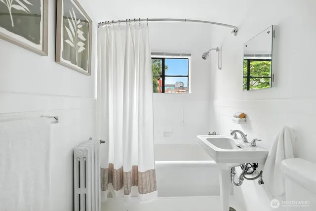 $799,950 | 1106 Northeast 42nd Street, Unit 19, Seattle, WA 98105