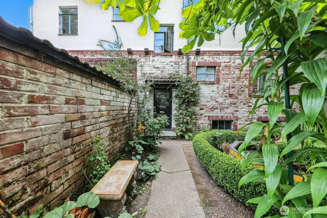 $799,950 | 1106 Northeast 42nd Street, Unit 19, Seattle, WA 98105