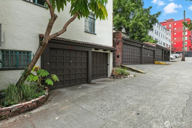 $799,950 | 1106 Northeast 42nd Street, Unit 19, Seattle, WA 98105