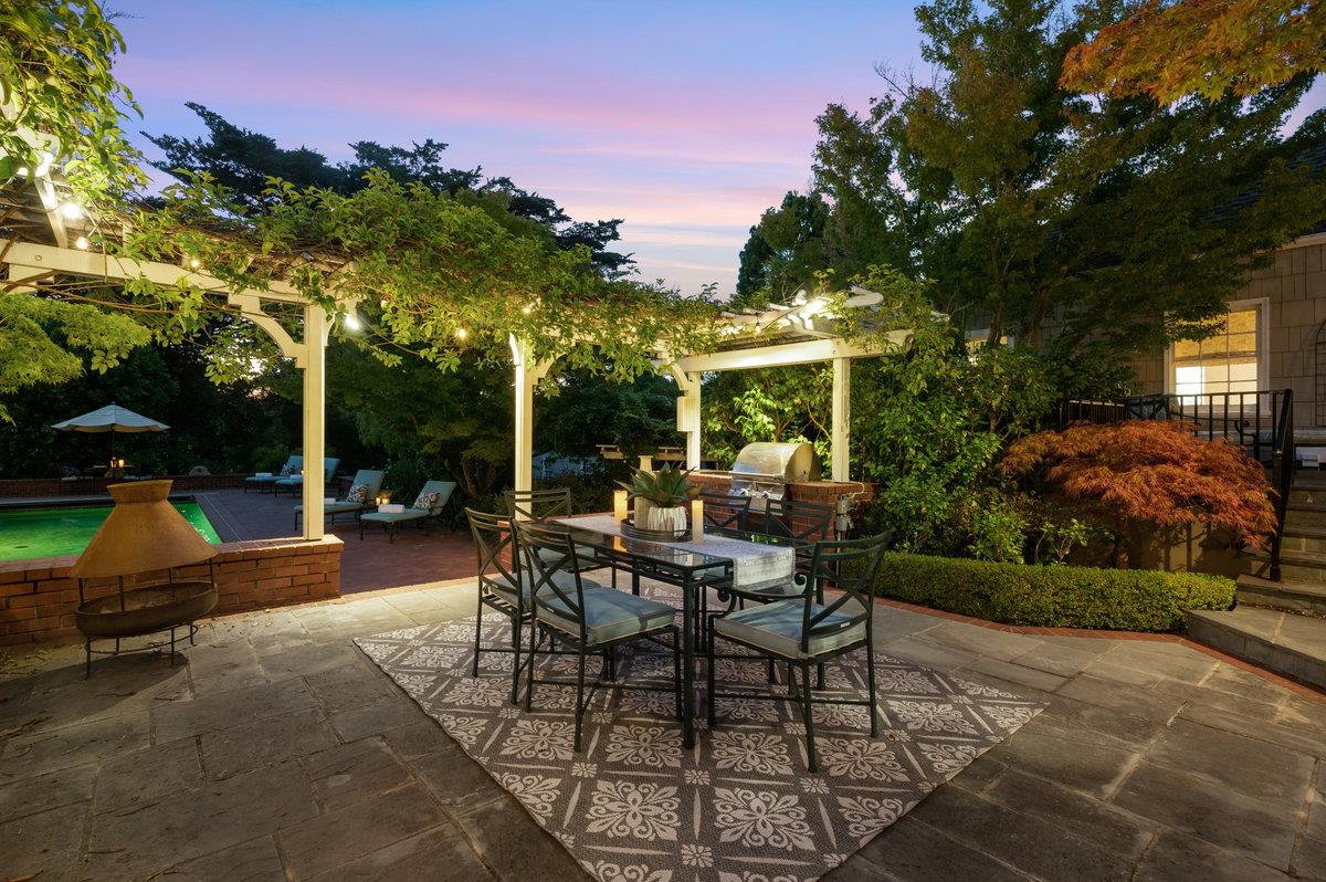 539 Edgewood Road San Mateo, CA 94402 - Photo 13 of 68 Gallery Image 13
