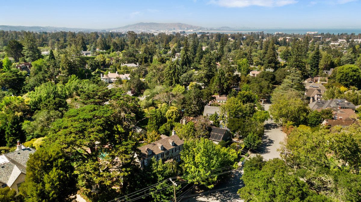 539 Edgewood Road San Mateo, CA 94402 - Photo 65 of 68 Gallery Image 65