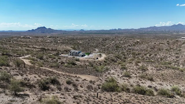 a view of a sky from a yard