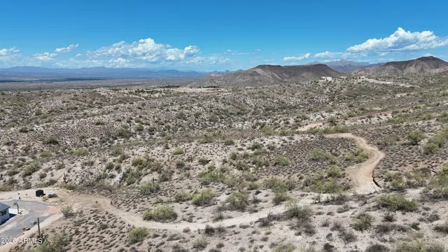 a view of a sky from a yard