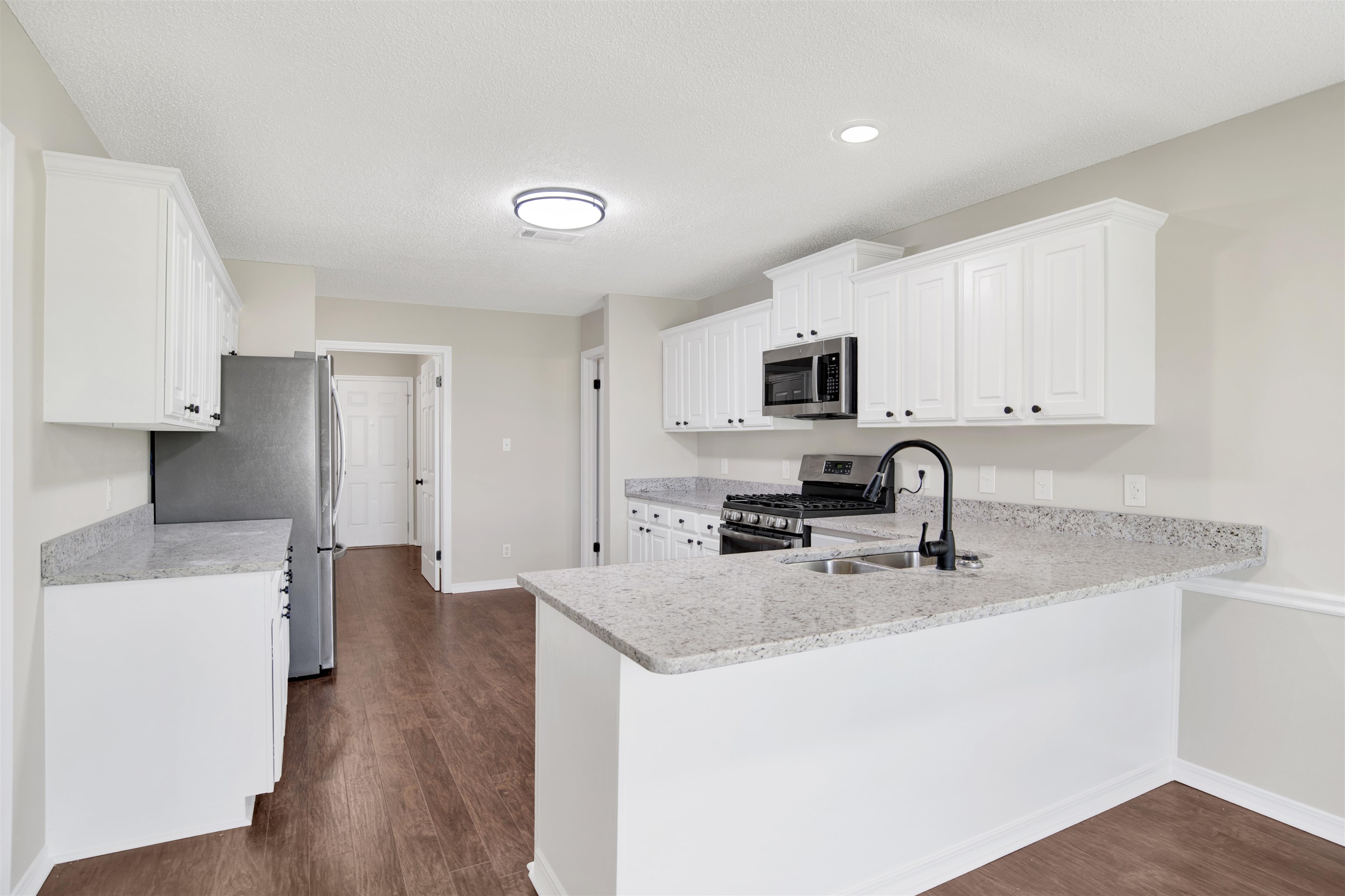 9825 Fairway Drive Foley, AL 36535 - Photo 8 of 39 Kitchen