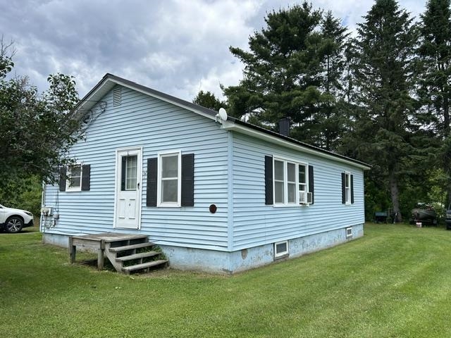33 Edwards Street Colebrook, NH 03576 - Photo 4 of 29