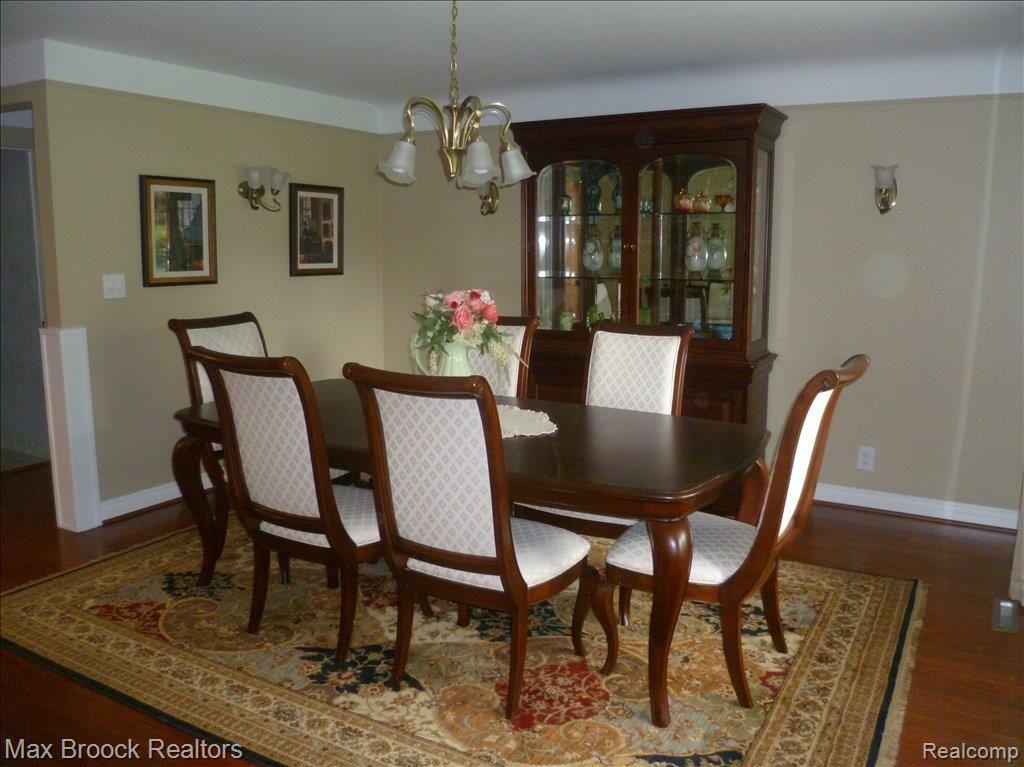 2210 Munster Road Rochester, MI 48309 - Photo 6 of 23 Munster formal dining