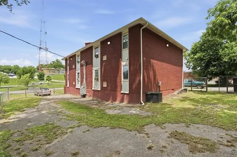 $825,000 | 5401 East 27th Terrace, Kansas City, MO 64128