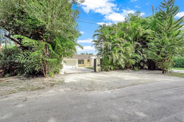 $5,300 | 5781 Southwest 25th Street, Miami, FL 33155