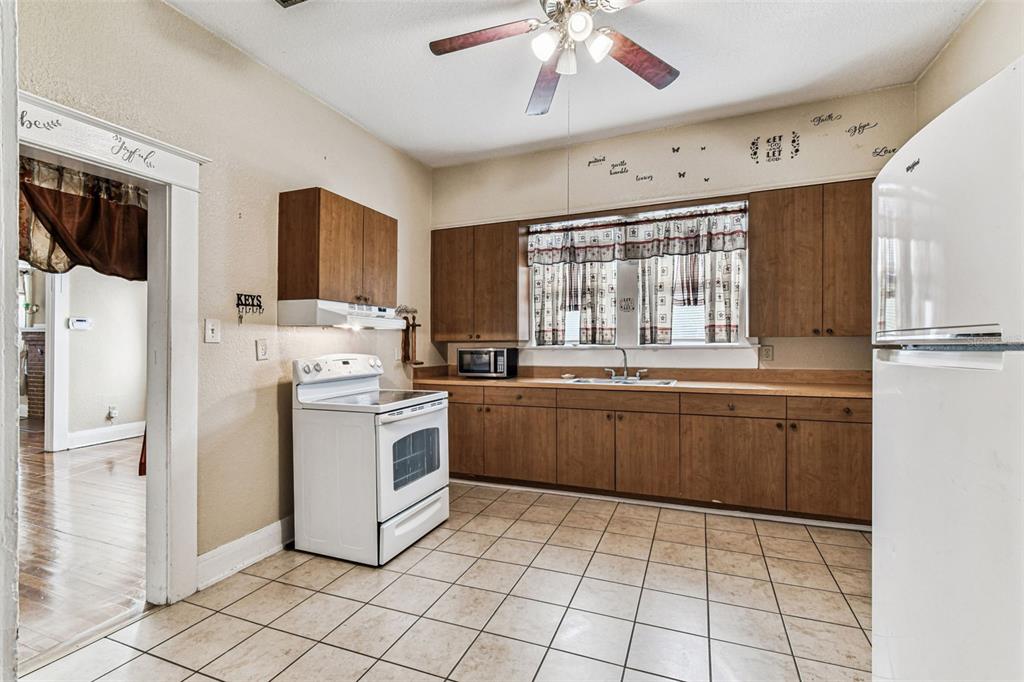 1808 North Tampania Avenue Tampa, FL 33607 - Photo 16 of 26