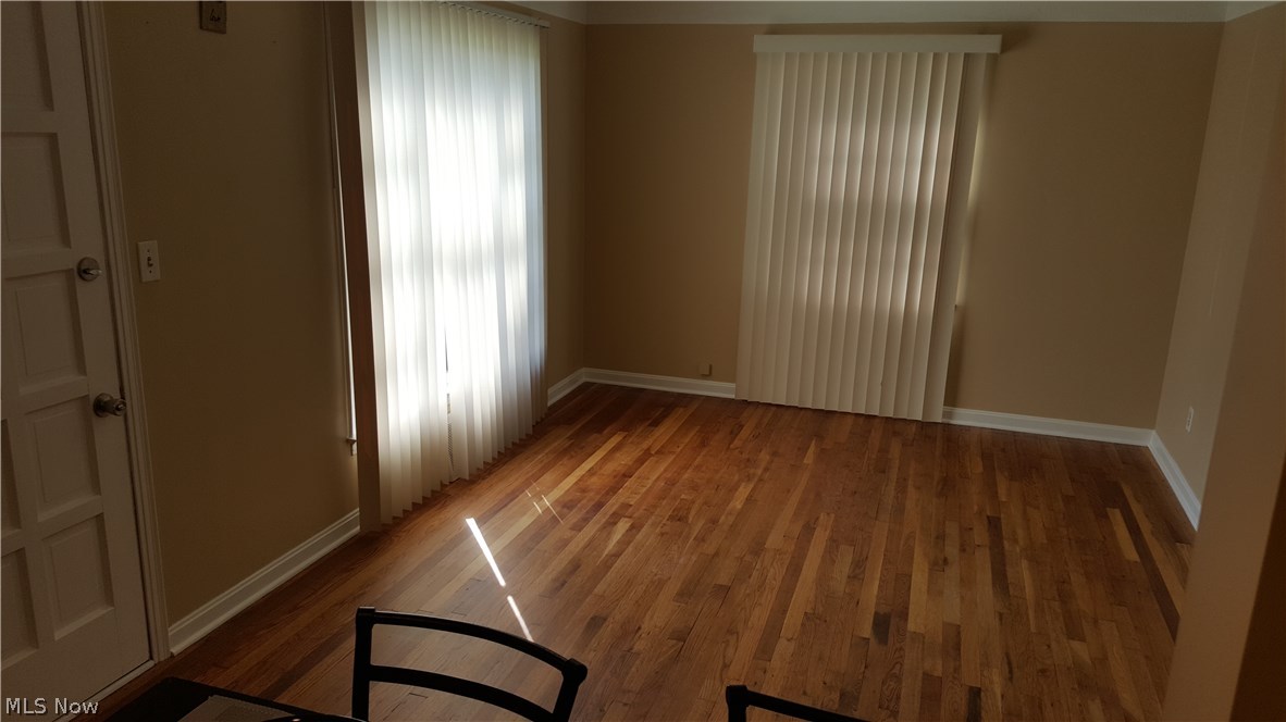 4883 Farnhurst Road Cleveland, OH 44124 - Photo 2 of 24