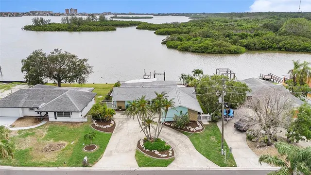 $1,199,994 | 5694 Oakhurst Drive, Seminole, FL 33772