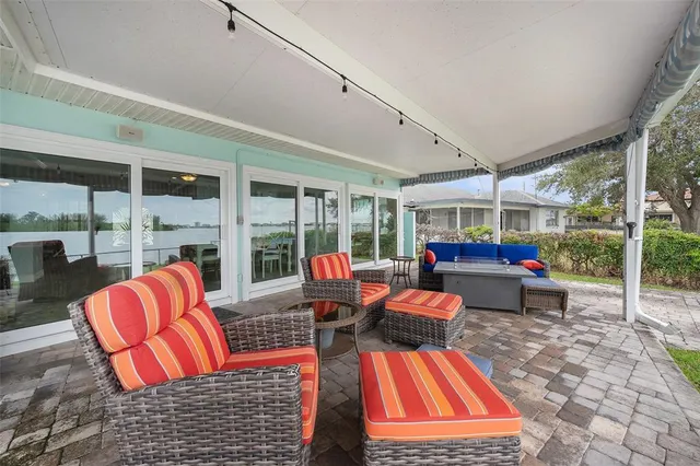 $1,199,994 | 5694 Oakhurst Drive, Seminole, FL 33772