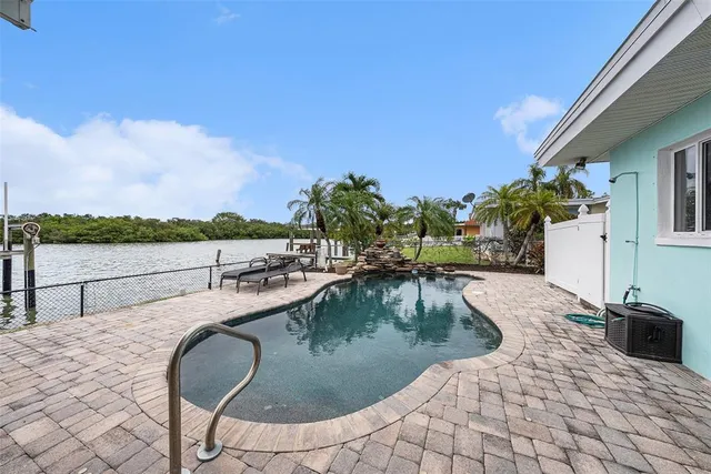 $1,199,994 | 5694 Oakhurst Drive, Seminole, FL 33772