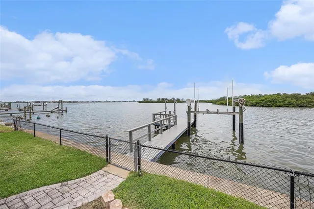 $1,199,994 | 5694 Oakhurst Drive, Seminole, FL 33772