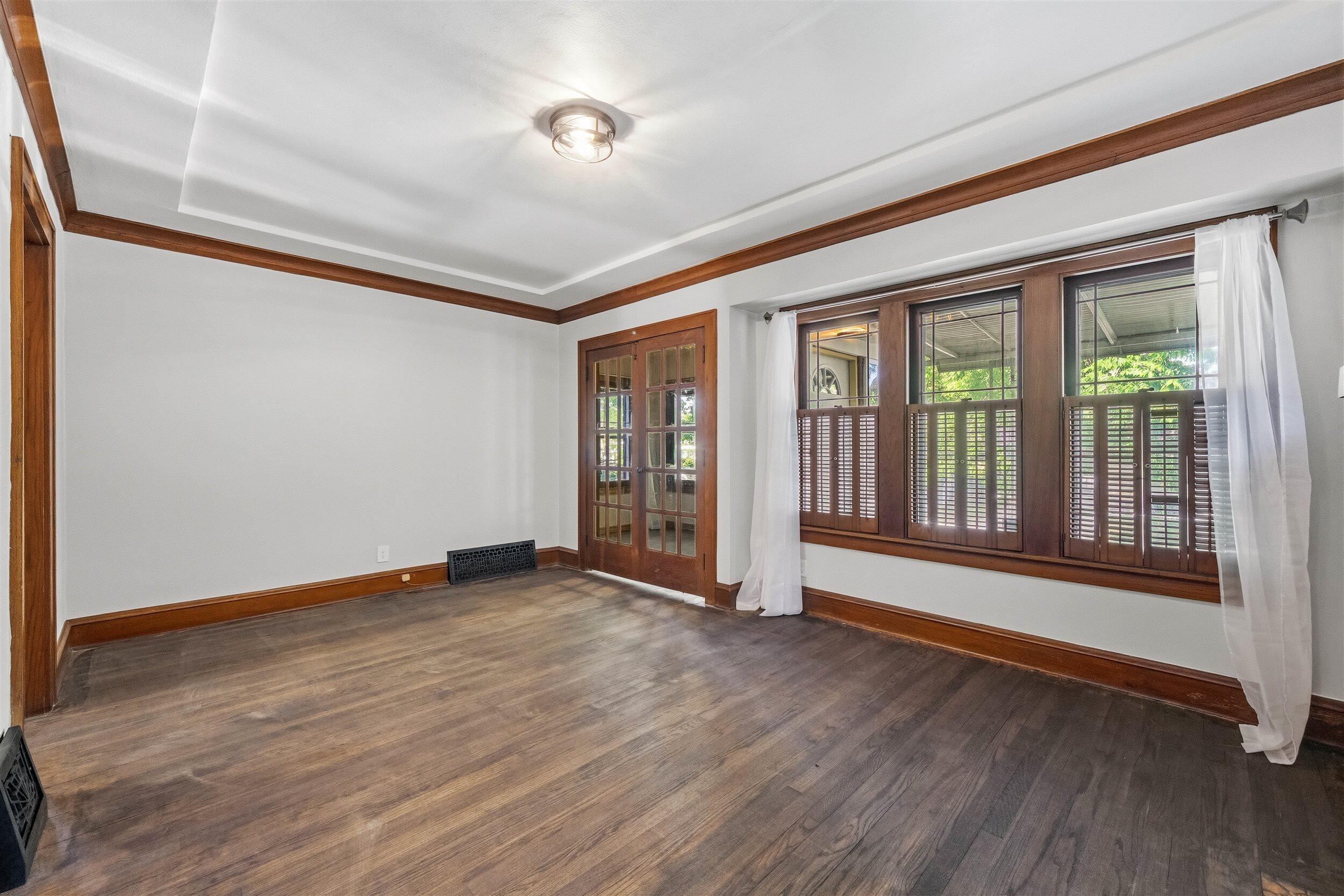 2419 North 53rd Street Milwaukee, WI 53210 - Photo 5 of 28 05-Living Room