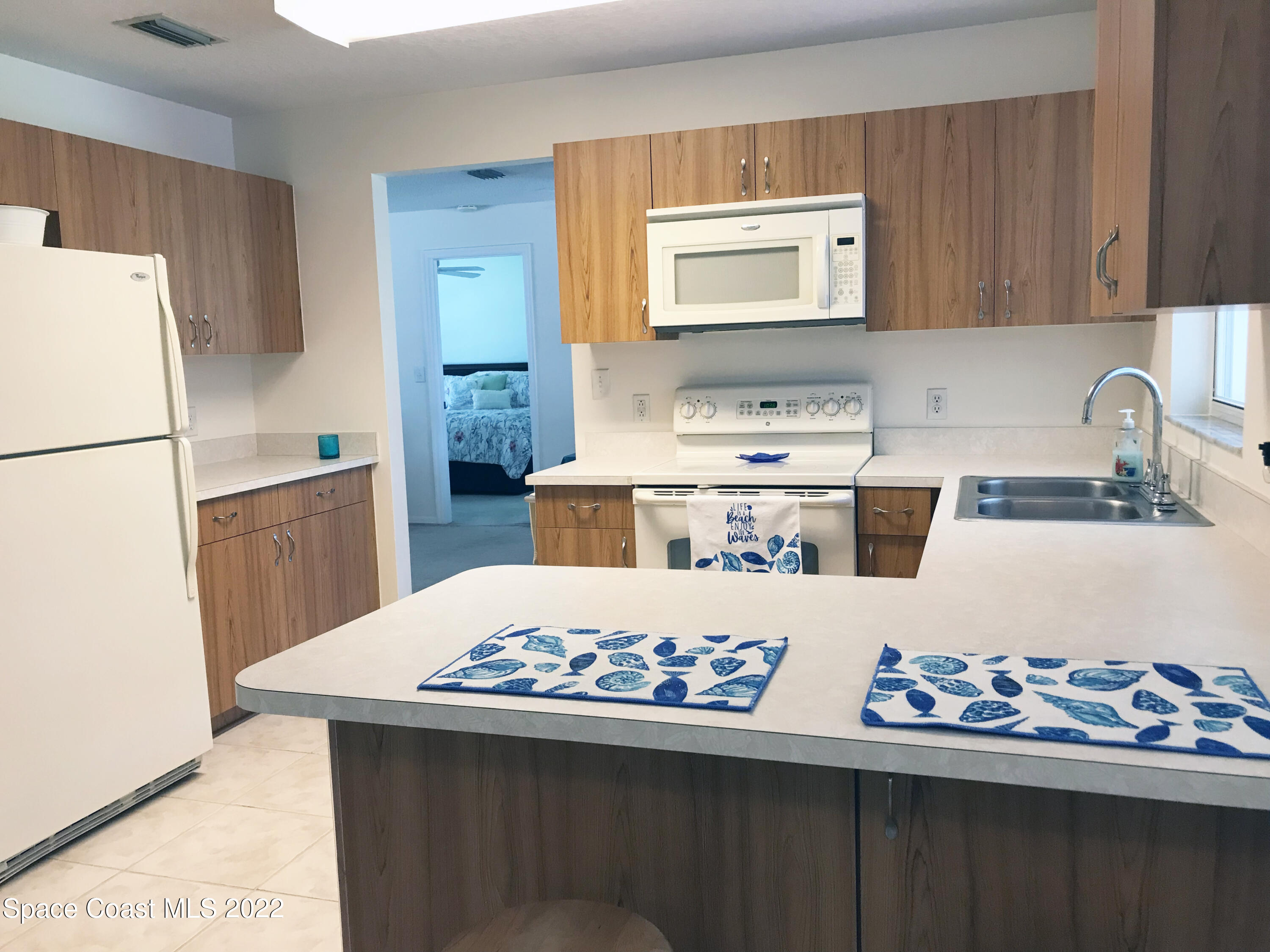 5477 Holden Road Cocoa, FL 32927 - Photo 4 of 37 Kitchen & Breakfast bar