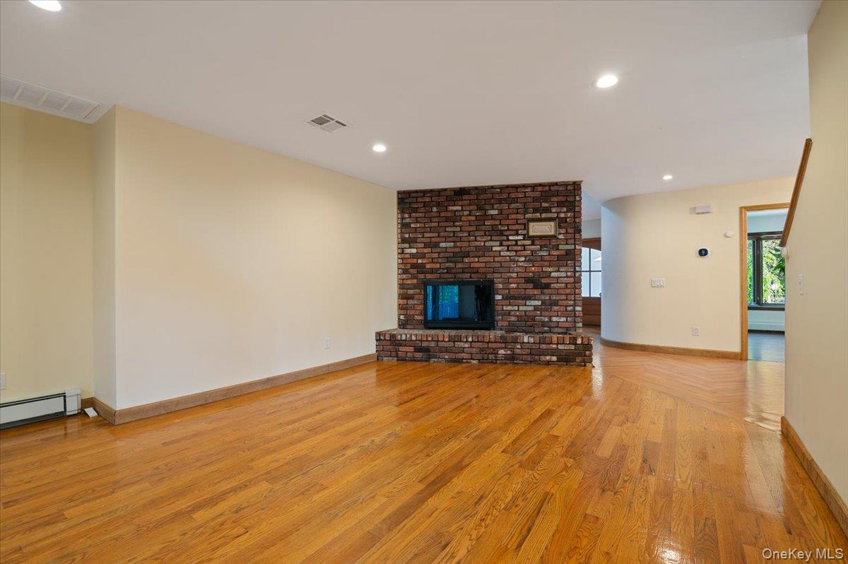 151 Seaman Neck Road Dix Hills, NY 11746 - Photo 16 of 35