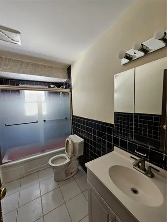 a view of a livingroom with an empty space