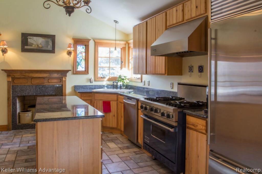 36217 West 13 Mile Road Farmington, MI 48331 - Photo 3 of 27 3_w 13 mile_36217.jpg