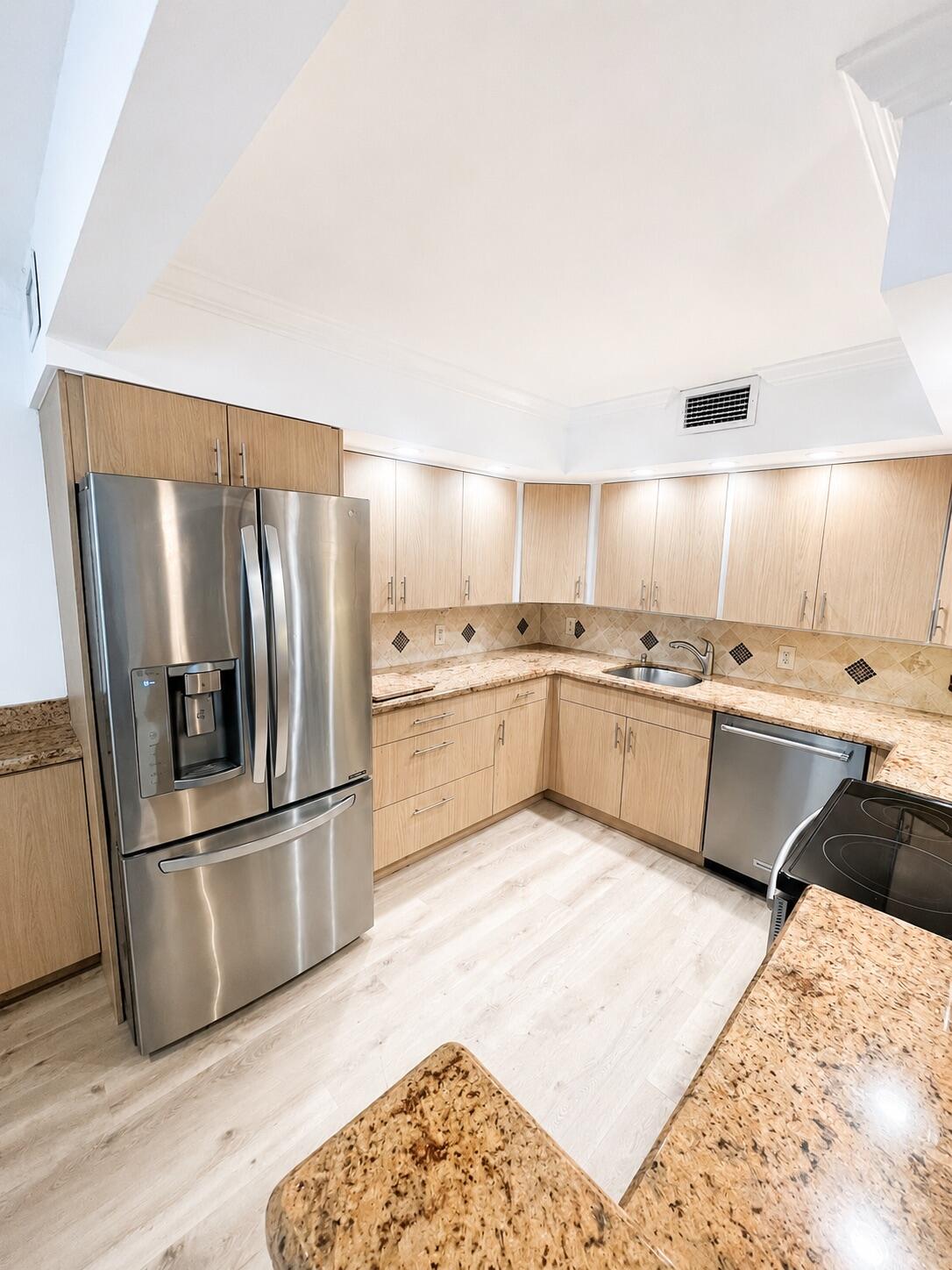 2035 Lincoln B Boca Raton, FL 33434 - Photo 2 of 14 2