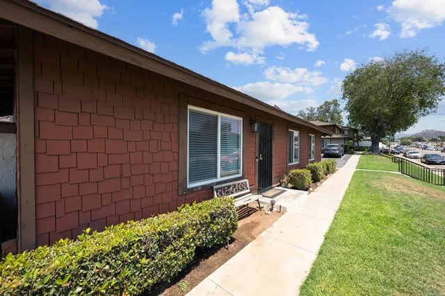 $479,999 | 321 Sun Court, El Cajon, CA 92021