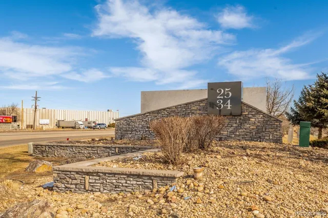 a view of a dry yard with a house