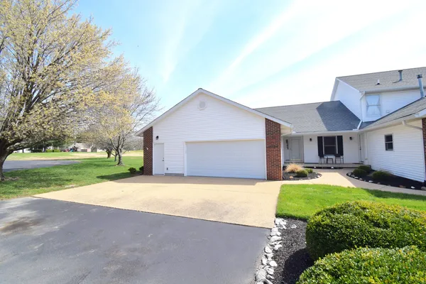 $375,000 | 1024 Mulligan Drive, Unit 1024, Mount Vernon, IL 62864